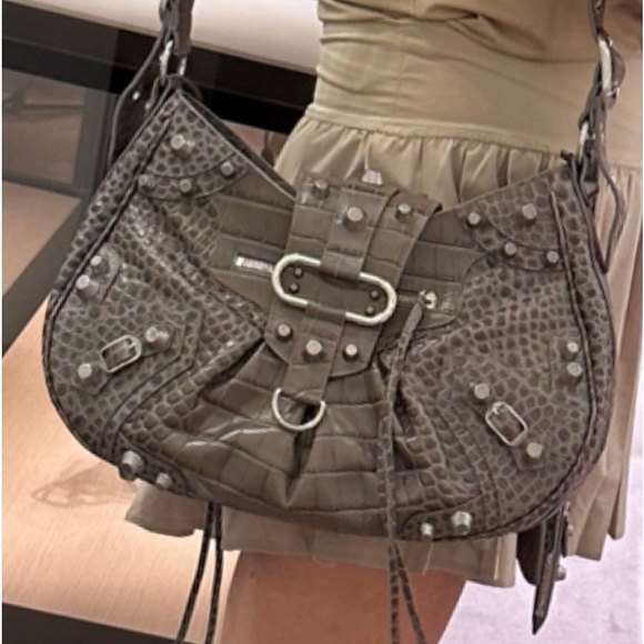 Meet your Posher, Angelina - Picture 3 of 4